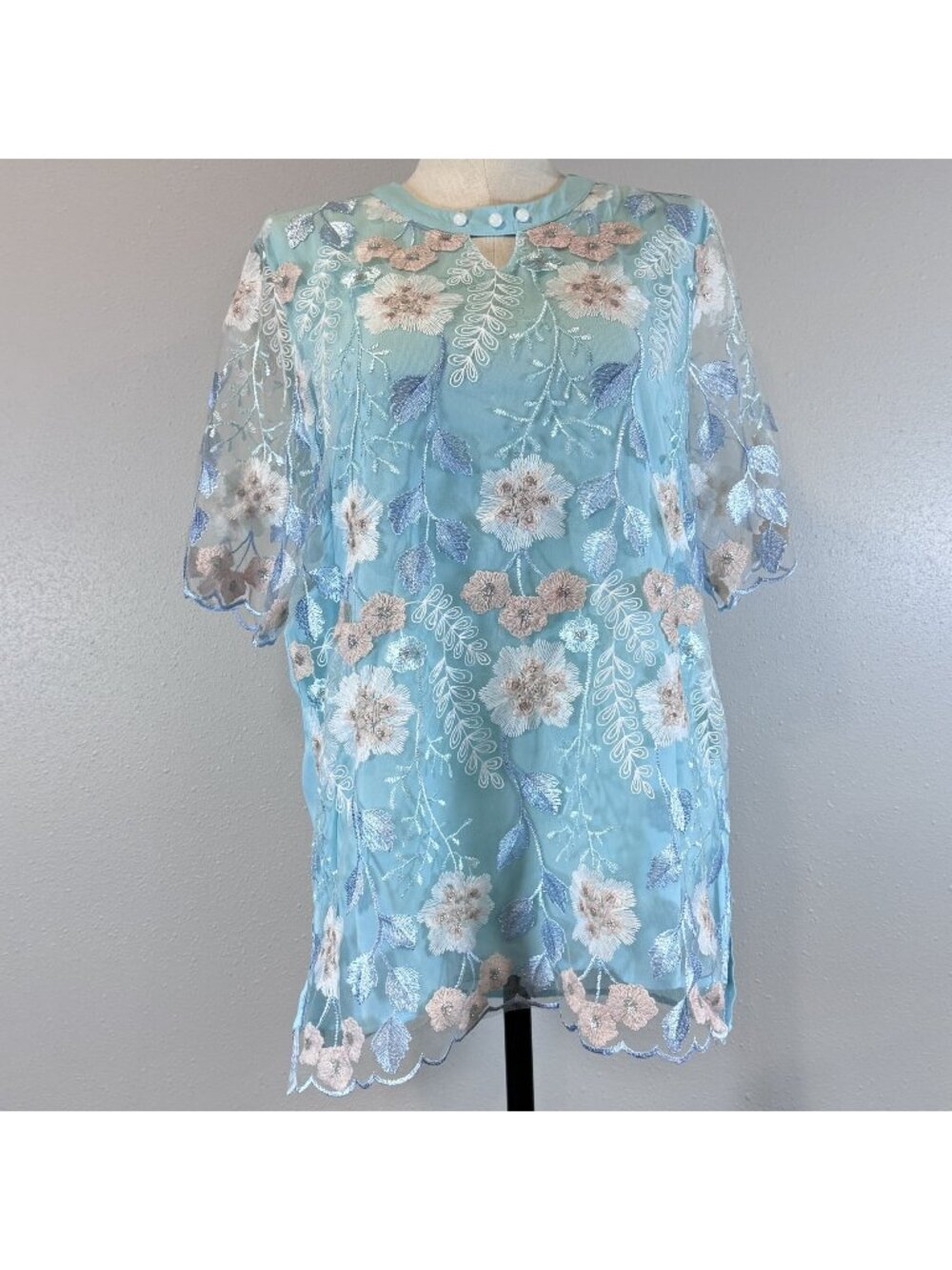 Floral Embroidered Sheer Overlay Tunic Blouse XXL Keyhole Light Turquois Silver
